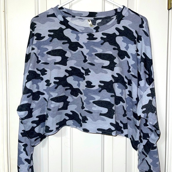 Siccs’ camouflage long-sleeve crop top, size Med! - Picture 1 of 1
